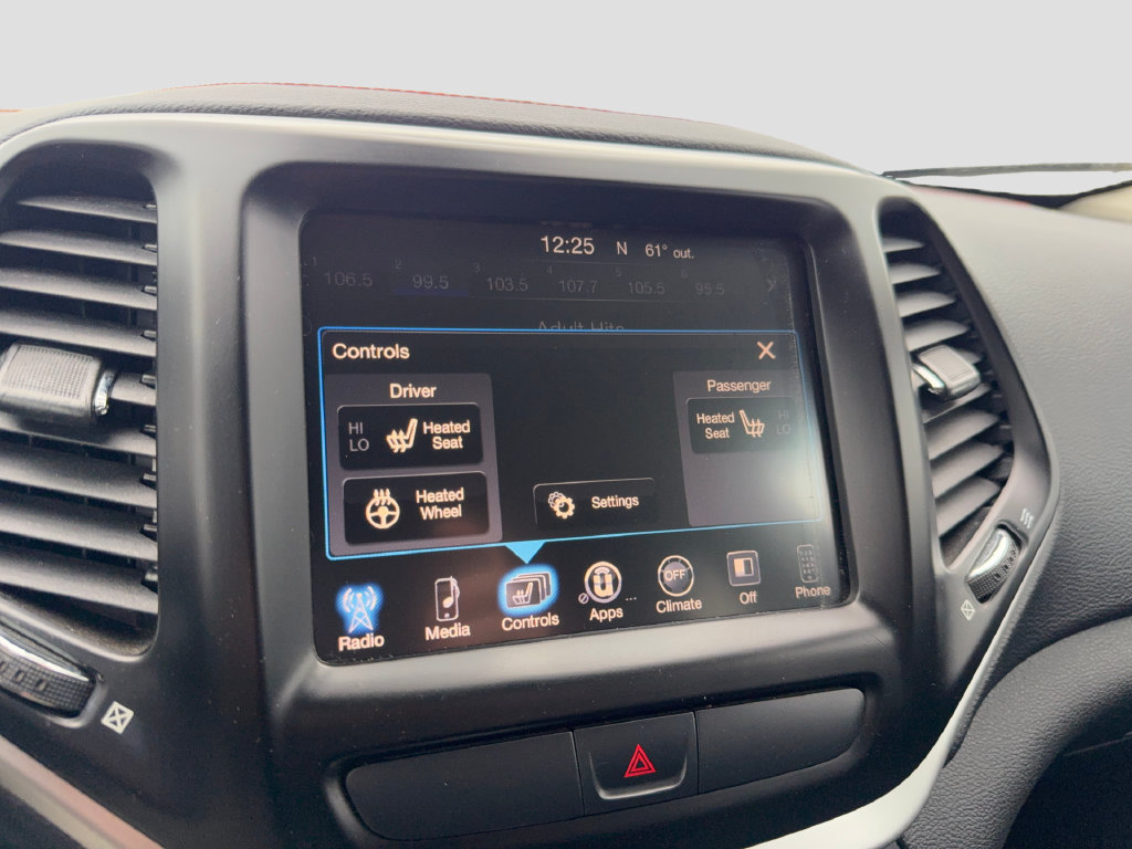 Used 2015 Jeep Cherokee Trailhawk w/ Cold Weather Group AWD/4WD image 22