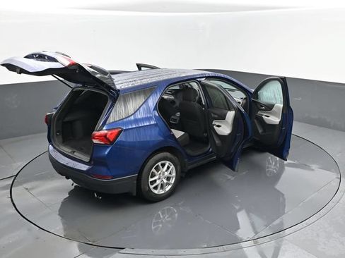 Used 2022 Chevrolet Equinox LS w/ LS Convenience Package AWD/4WD image 27