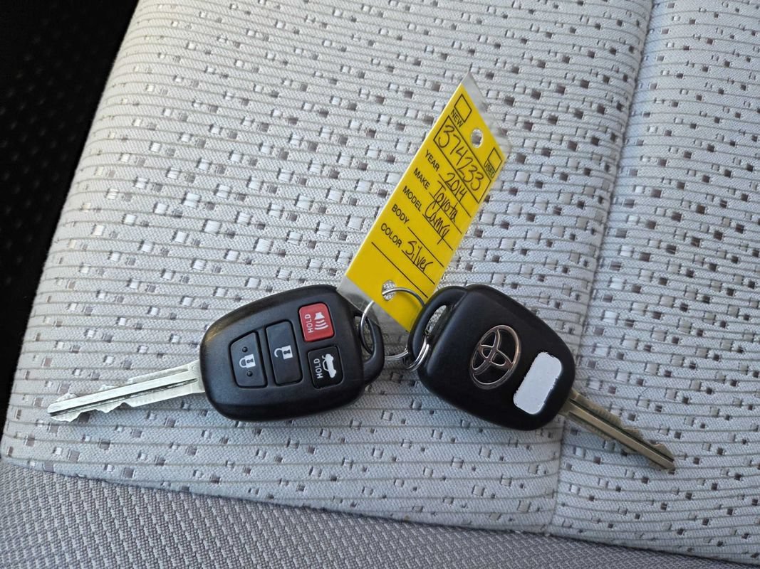 Used 2014 Toyota Camry LE FWD image 31