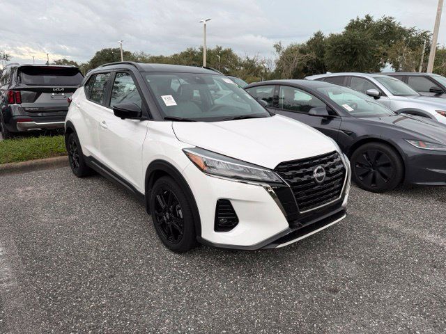 Used 2023 Nissan Kicks SR w/ SR Premium Package FWD image 7