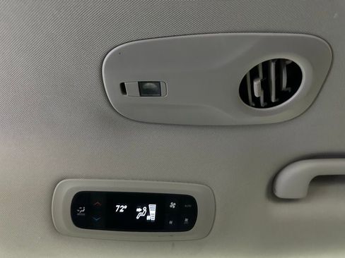 Used 2023 Chrysler Pacifica Touring-L image 54