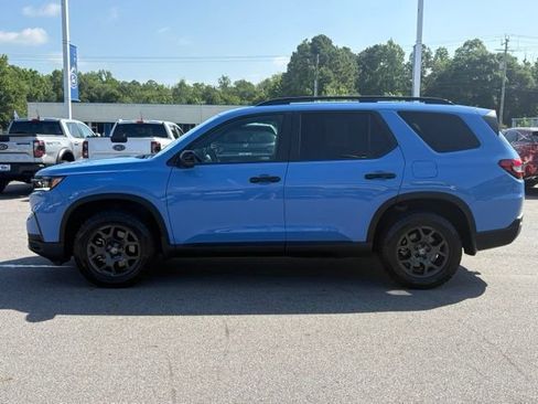 Used 2024 Honda Pilot TrailSport image 2