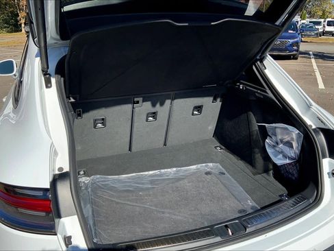 Used 2025 Porsche Macan image 31