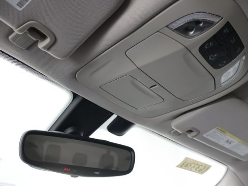 Used 2017 Chrysler Pacifica Touring-L FWD image 13