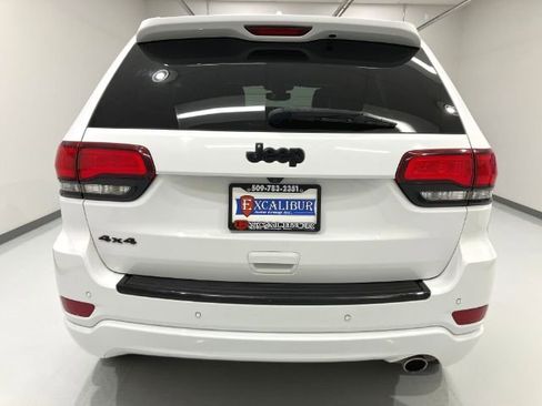 Used 2018 Jeep Grand Cherokee Altitude image 15