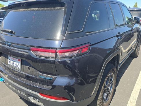 Used 2023 Jeep Grand Cherokee Trailhawk w/ Advanced Protech Group II AWD/4WD image 4