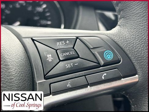 Used 2019 Nissan Rogue SV w/ Premium Package FWD image 30