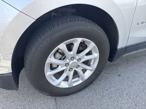 Used 2021 Chevrolet Equinox LS w/ LS Convenience Package image 9