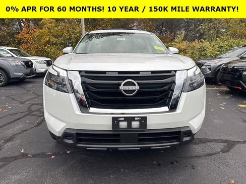 New 2025 Nissan Pathfinder SV w/ SV Premium Package image 2