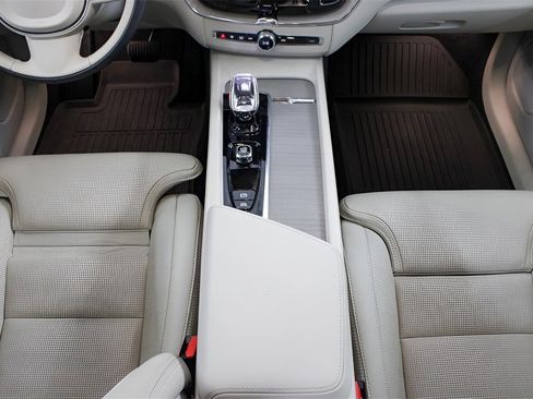 Certified 2023 Volvo XC60 T8 Ultimate image 24