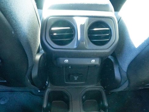 Certified 2025 Jeep Wrangler Unlimited Rubicon image 31