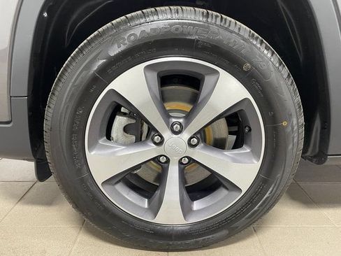 Used 2021 Jeep Cherokee Limited w/ Sun & Sound Group AWD/4WD image 7