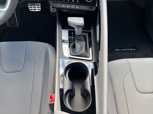 New 2025 Hyundai Elantra SEL FWD image 16