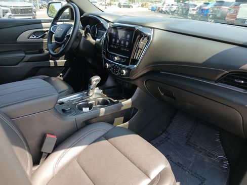 Used 2023 Chevrolet Traverse LT FWD image 23