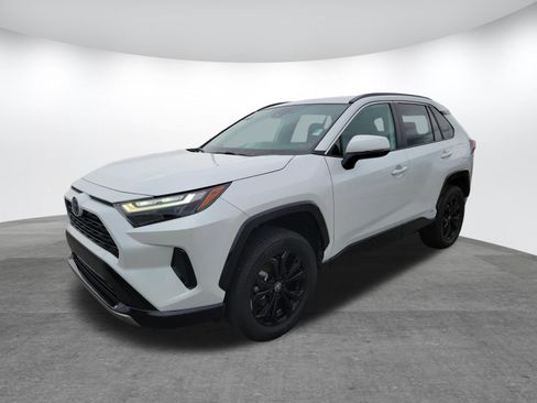 Certified 2024 Toyota RAV4 SE AWD/4WD image 3