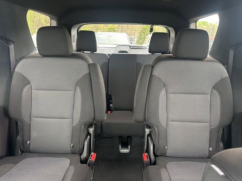 Used 2023 Chevrolet Traverse LT image 11