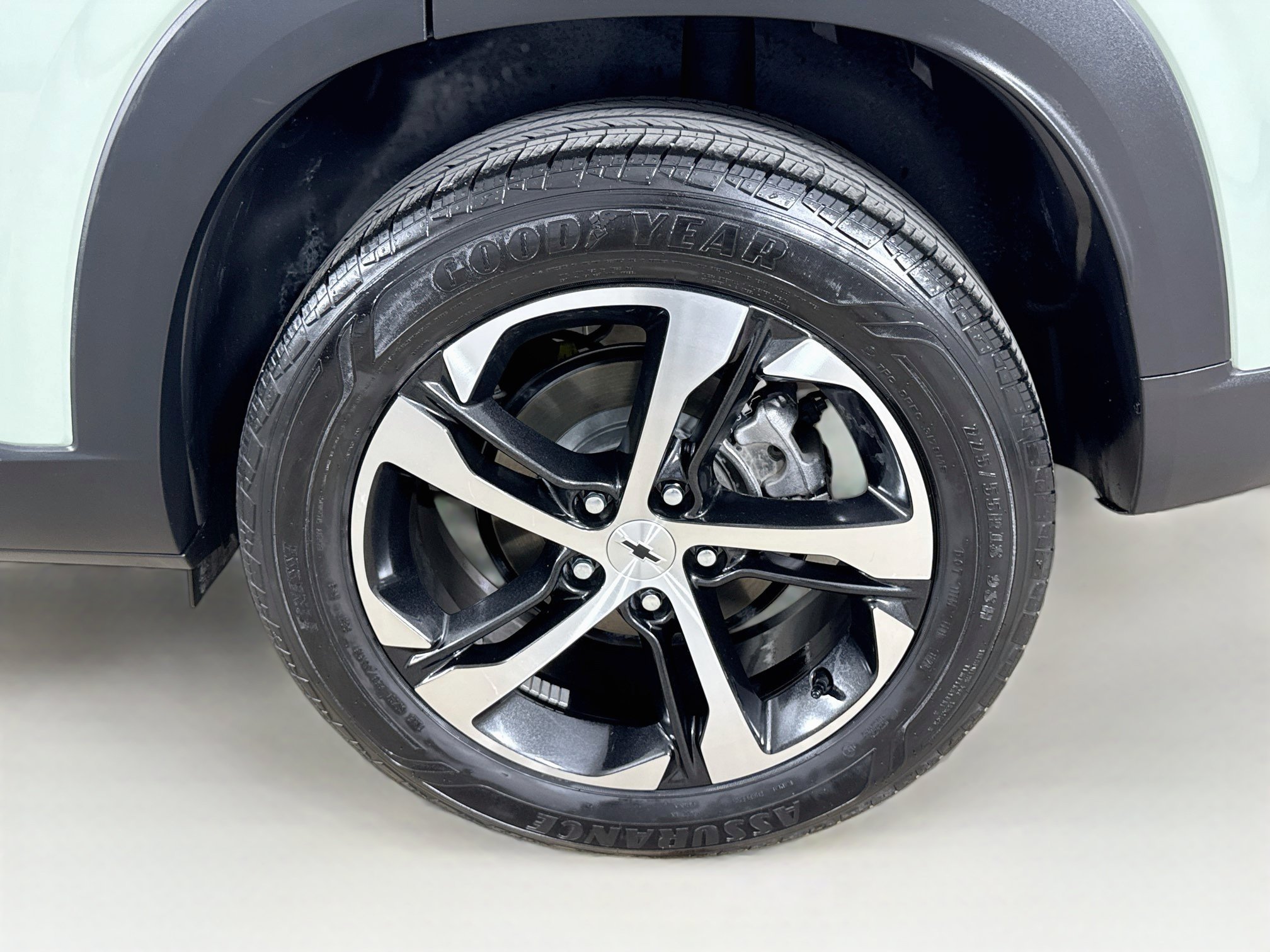 Used 2024 Chevrolet Trax RS FWD image 32