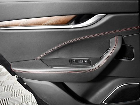 Used 2017 Maserati Levante S image 38