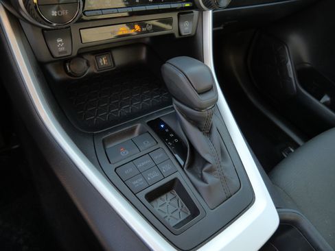 Certified 2025 Toyota RAV4 XLE AWD/4WD image 25