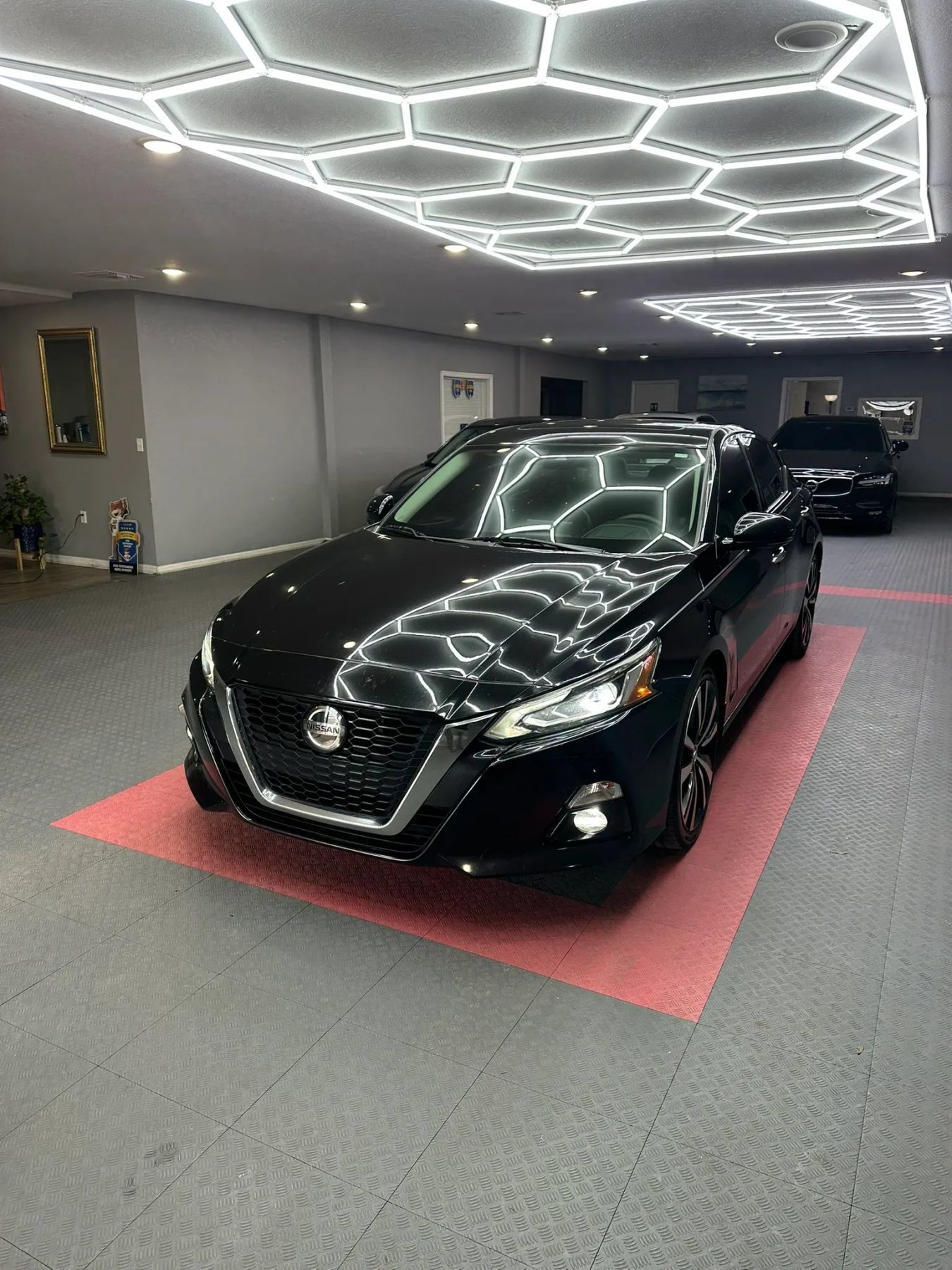 Used 2019 Nissan Altima 2.5 Platinum FWD image 2
