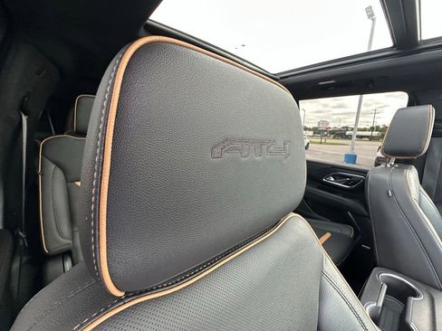 Used 2023 GMC Yukon AT4 AWD/4WD image 12