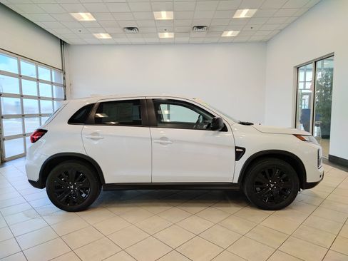 Used 2025 Mitsubishi Outlander Sport LE image 2