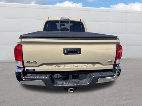 Used 2016 Toyota Tacoma SR5 w/ SR5 Appearance Package (SN) AWD/4WD image 4