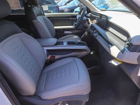 New 2026 Kia EV9 Wind image 11