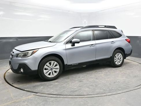Used 2018 Subaru Outback 2.5i Premium image 3