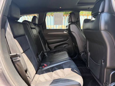 Used 2017 Jeep Grand Cherokee Altitude AWD/4WD image 14