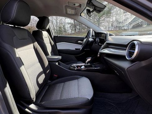 Used 2024 Chevrolet Trax LT w/ Driver Confidence Package image 13