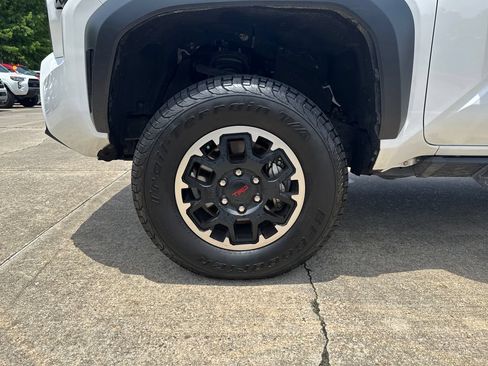 Used 2024 Toyota Tacoma TRD Off-Road AWD/4WD image 30