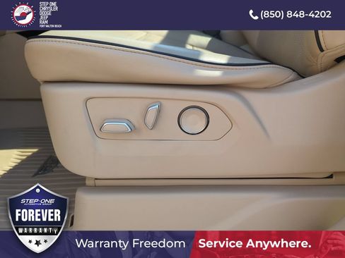 Used 2021 Cadillac Escalade Premium Luxury RWD image 12