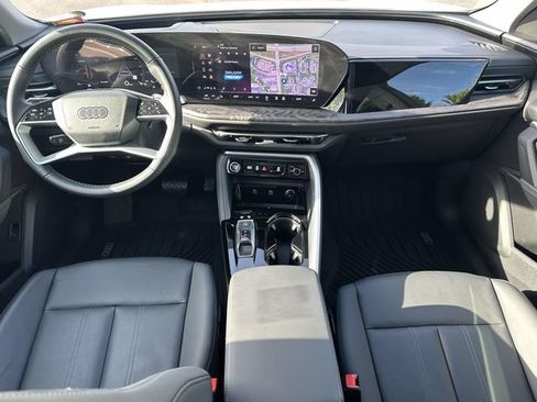 Used 2025 Audi Q5 Premium Plus w/ Premium Plus AWD/4WD image 16