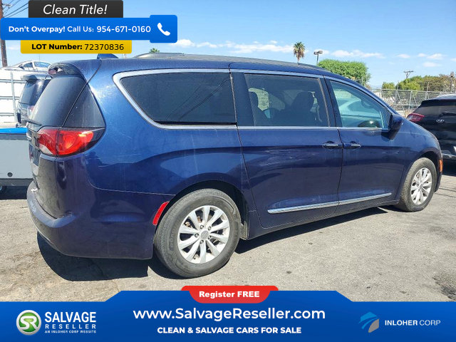 Used 2017 Chrysler Pacifica Touring-L FWD image 4