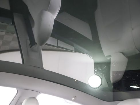 Used 2020 Tesla Model Y Long Range image 21