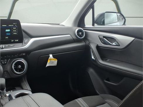 Certified 2025 Chevrolet Blazer LT w/ Convenience Package image 12