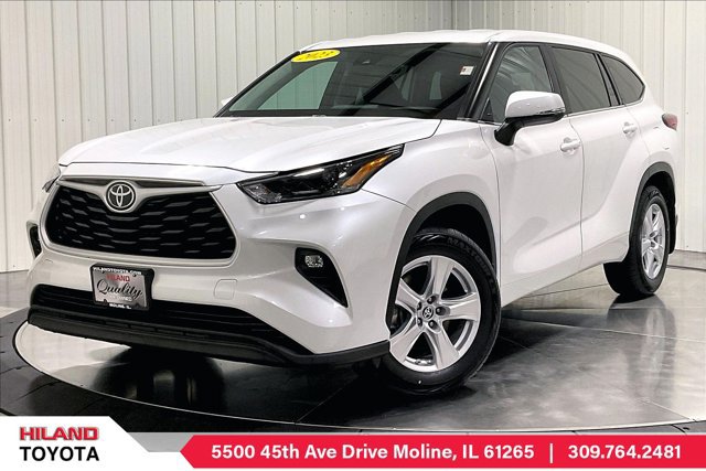 Used 2023 Toyota Highlander LE AWD/4WD image 1