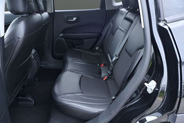 Used 2018 Jeep Compass Latitude w/ Popular Equipment Group FWD image 13