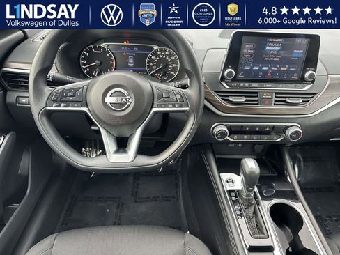 Used 2023 Nissan Altima 2.5 SV image 9