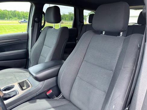 Used 2017 Jeep Grand Cherokee Laredo AWD/4WD image 22