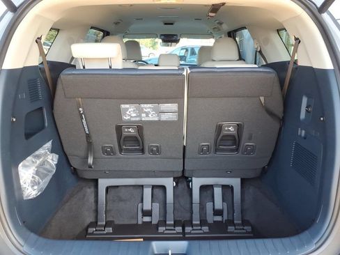 New 2026 Kia Carnival EX FWD image 7