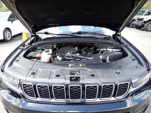 Used 2023 Jeep Grand Cherokee L Limited AWD/4WD image 12