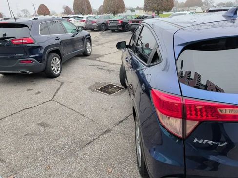 Used 2017 Honda HR-V LX image 8