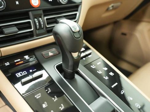 Used 2025 Porsche Macan AWD/4WD image 24