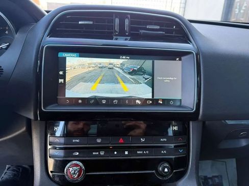 Used 2019 Jaguar F-PACE Premium image 11