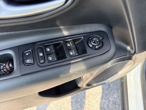 Used 2022 Jeep Renegade Latitude w/ Convenience Group image 14