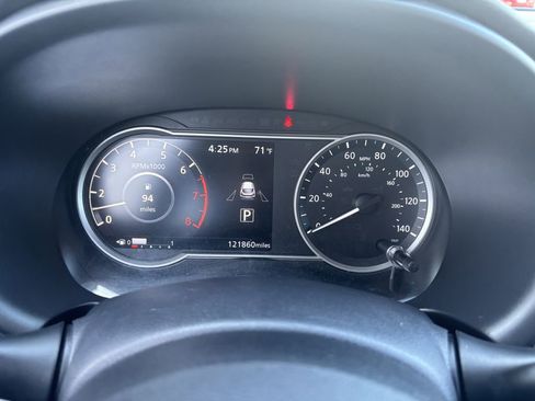 Used 2018 Nissan Kicks SV FWD image 17
