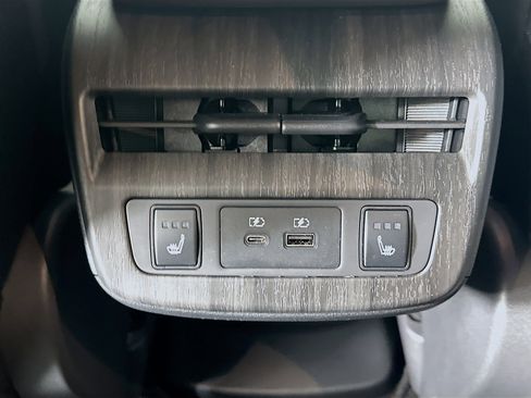 Used 2023 Nissan Ariya FWD image 28