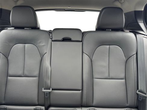 Certified 2025 Volvo XC40 B5 Core image 19